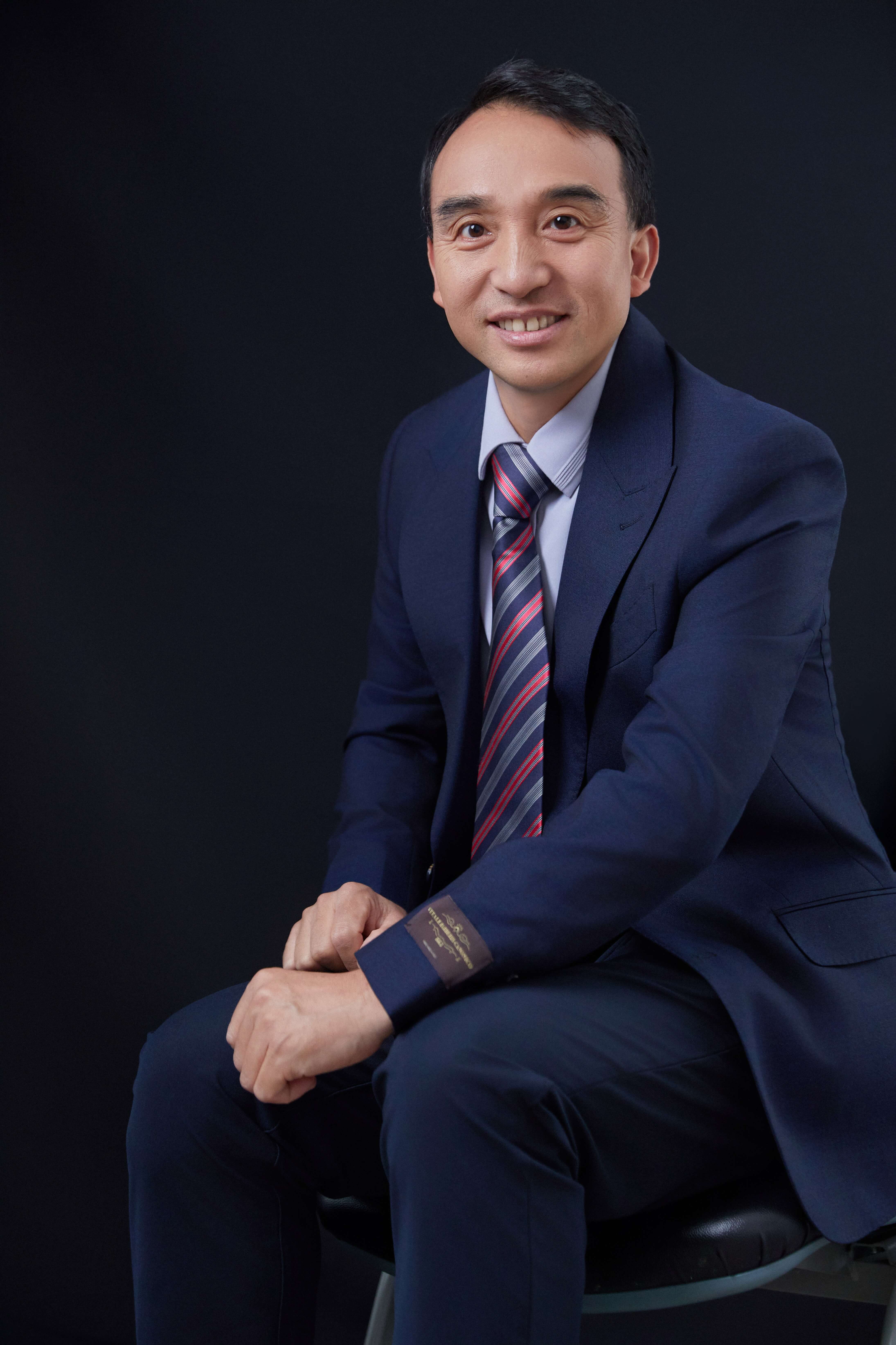 邓明华